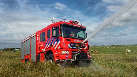 Brandweerauto spuit water